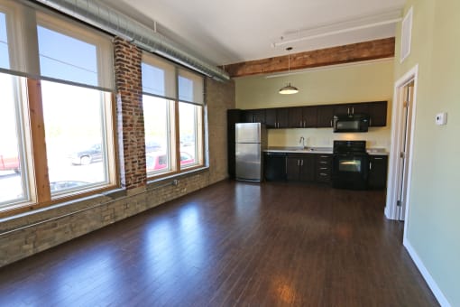 La Pompadour, Minneapolis, Minnesota