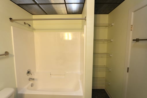 La Pompadour Apartments, Minneapolis, Minnesota