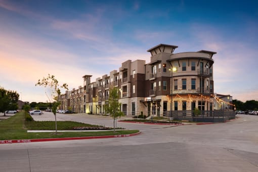 Exterior Landscape at Epic Apartments, Texas, 76210