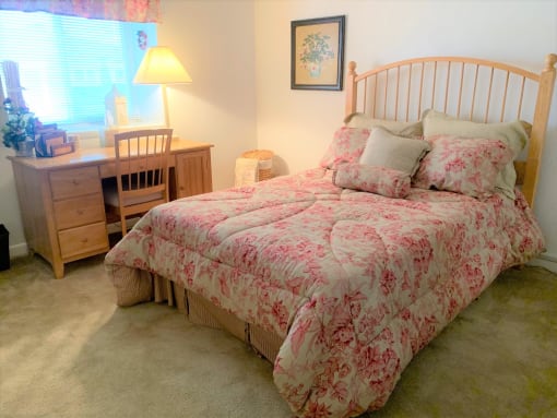 Bedroom at Dannybrook Apartments, Williamsville, NY, 14221