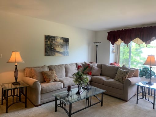 Living Room at Dannybrook Apartments, Williamsville, NY, 14221