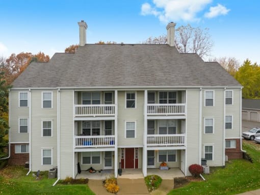 Aparments in Howell MI with balconies/patios