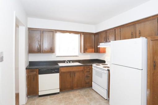 Tile floor kitchen at Canyon Creek Apartments, Kansas City, 64132