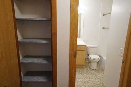 Rolling Hills apartments studio, St. Paul, Minnesota