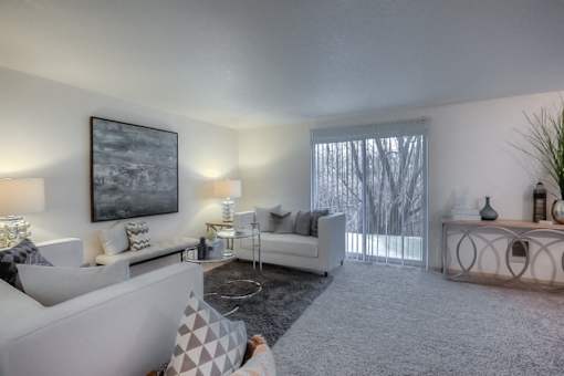 Carpeted Living Room at Fieldstone Apartments, Oregon