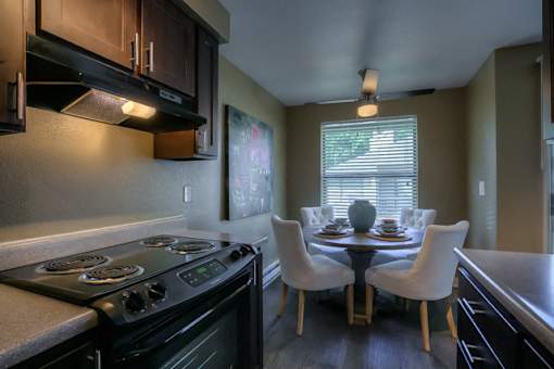 Kitchen Appliances at Waverly Gardens Apartments, Portland