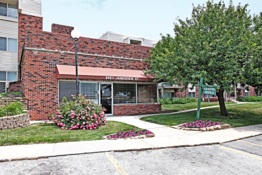 One and two bedroom apartment homes at Tara Heights in Papillion, NE