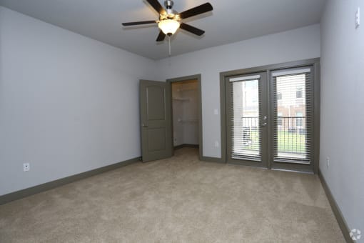 Apartments in Conroe Area with Carpet in Bedrooms