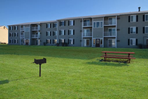 Picnic and BBQ at Custer Estates Apartments, Monroe, Michigan