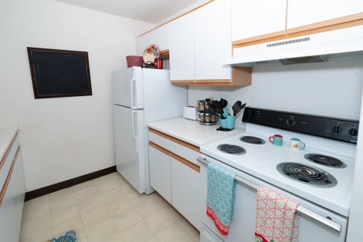 Fully Equipped Kitchen at Morris Estates Apartments, Hopkinsville, 42240