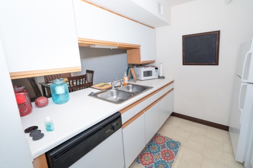 Spacious Kitchen at Morris Estates Apartments, Hopkinsville, Kentucky