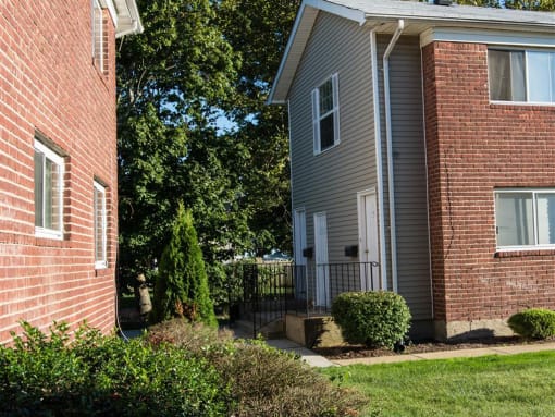 Building exterior at Brookwood at Bay Shore in Bay Shore, NY 11706