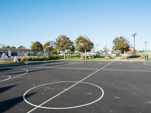 Basketball court at Brookwood at Bay Shore in Bay Shore, NY 11706