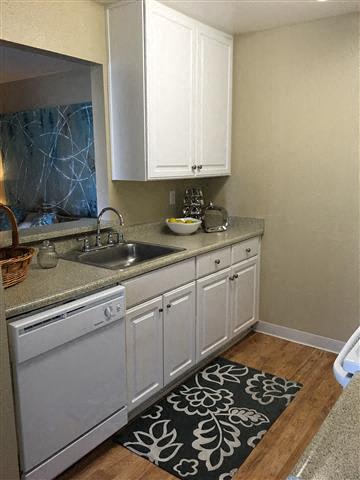 Large Kitchen at Seabreeze Apartment Homes, Vallejo, CA 94590-7602