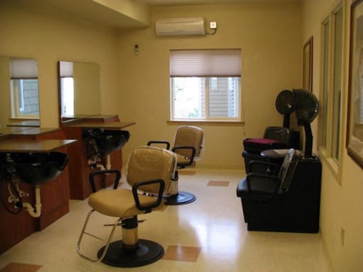 Salon at VINTAGE AT SPOKANE, Spokane, WA