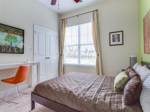 Beautiful Bright Bedroom at Greenway at Stadium Park, Greensboro, 27401