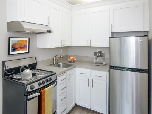 Gourmet Kitchen with White Cabinetry at Parkridge Apartments, Lake Oswego