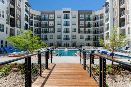 Encore Pool & Courtyard at Encore at Forest Park Apartments, Saint Louis, MO