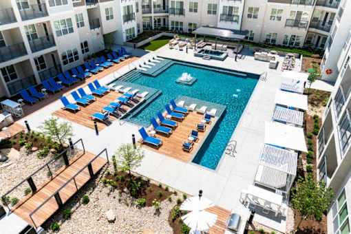 Pool & Courtyard at Encore at Forest Park Apartments, Saint Louis, 63110