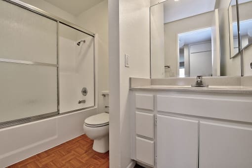 Bathroom Accessories at TERRAZA DEL SOL, California, 91730