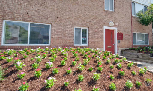 Beautifully landscaped Cherrydale Apartments located in the Cherryhill neighborhood of Baltimore