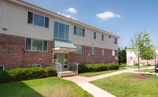 Loads of curb appeal at Cherrydale Apartments located in the Cherryhill neighborhood of Baltimore