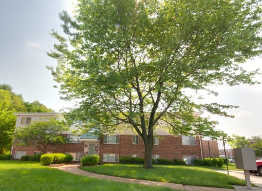 Beautifully landscaped community at Cherrydale Apartments in Baltimore