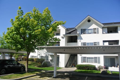 Spokane Valley, WA Farr Court Apartments exterior 