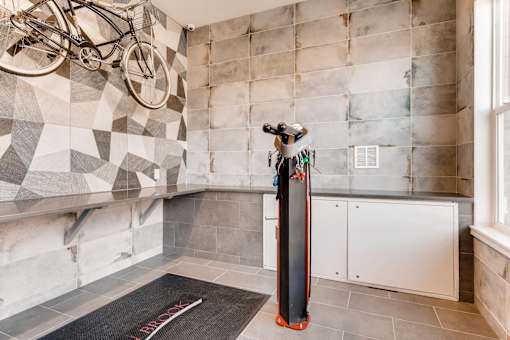 Room with bicycle on wall at Auburn Brook, Castle Rock, 80109