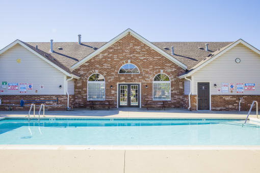 swimming pool and sundeck at Northlake Farms Apartments, Gurnee
