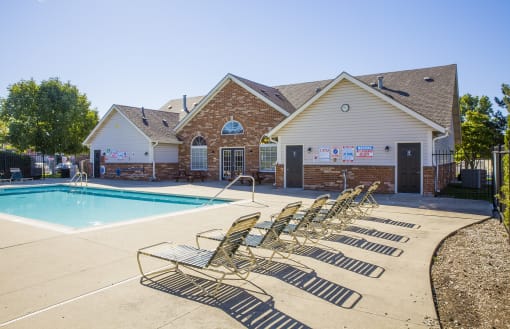 swimming pool and sundeck with lounge chairs at Northlake Farms Apartments, Illinois