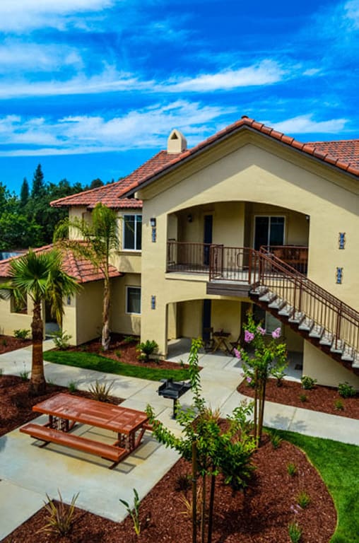 Grilling Center with Pergola at Villa Faria Apartments, California, 93720