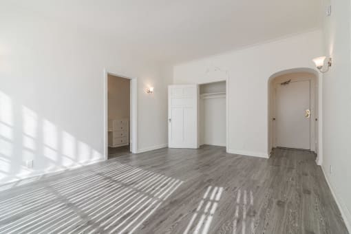 Living room with entrance
