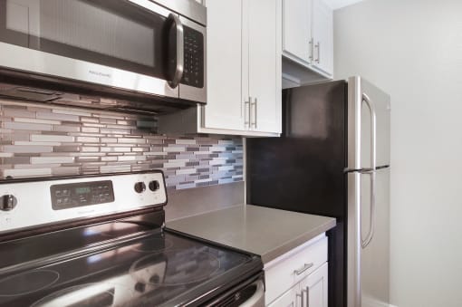 Efficient Appliances In Kitchen at Pacific Trails Luxury Apartment Homes, California, 91722 