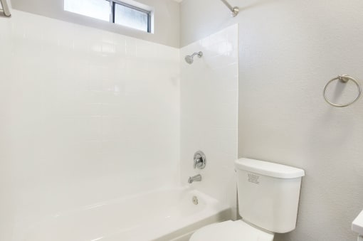 Bathroom With Bathtub at Pacific Trails Luxury Apartment Homes, Covina, California