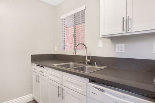 Quartz Countertops In Kitchen at Pacific Trails Luxury Apartment Homes, Covina, CA, 91722