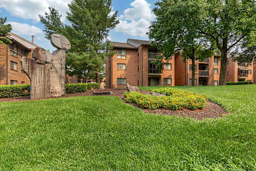 Safe Walking Paths In Courtyard at The Greens at Columbia, Columbia, MD, 21044