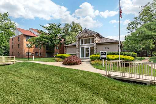 Safe Outdoor Walking Paths at The Greens at Columbia, Columbia, MD, 21044