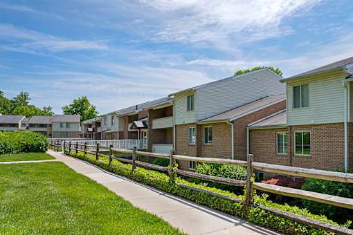 Garden Area at The Apartments at Saddle Brooke, Cockeysville, MD