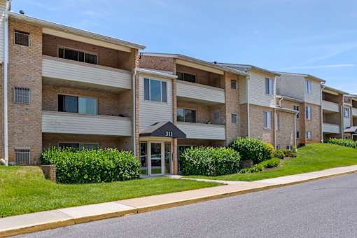 Exterior Landscape at The Apartments at Saddle Brooke, Maryland, 21030