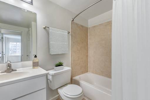 Bathroom With Bathtub at The Apartments at Saddle Brooke, Cockeysville