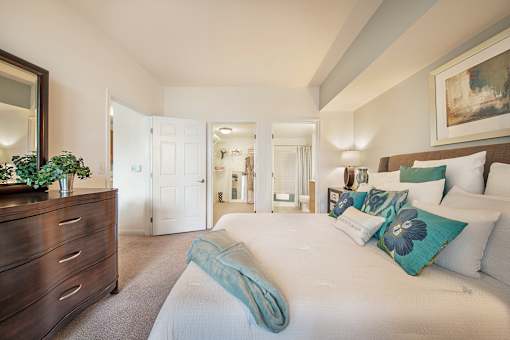 Large Bedroom at The Apartments at Cambridge Court, Maryland, 21237