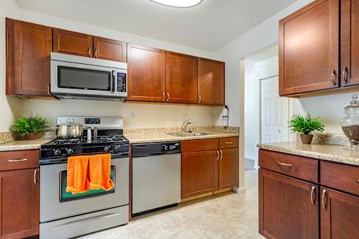 Fully Equipped Kitchen With Modern Appliances at Annapolis Roads, Maryland, 21403