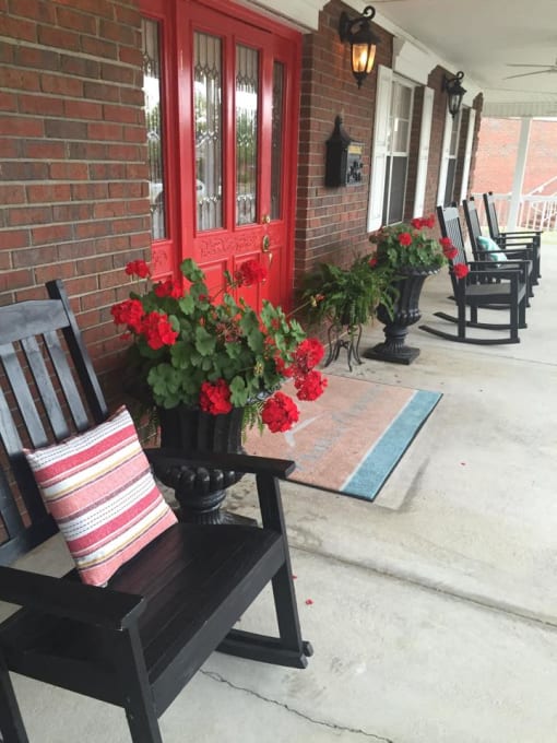 Outdoor Sitting Area at Savannah Court of Camilla, Georgia
