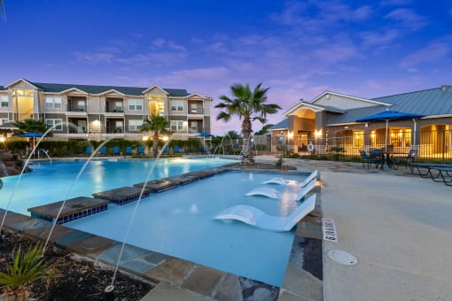Apartments in New Braunfels TX - Canyon House - Sparkling Pool with Seating Inside the Water