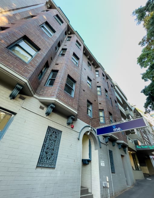 the building in which the hotel is located