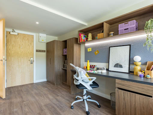 A room with a desk and a chair.