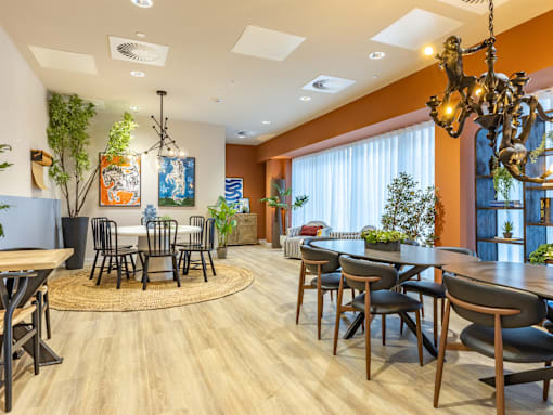 A dining room with a round table and chairs.
