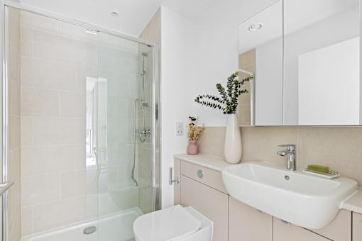 Bathroom With Bathtub at The Quarters Apartments, Dock Road