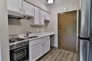 the preserve at ballantyne commons apartment kitchen with stainless steel appliances